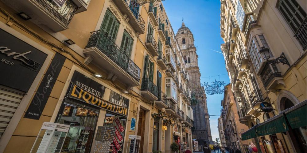 Nino De Guevara's Andalusian Charm: The Essence Of City Center Leilighet